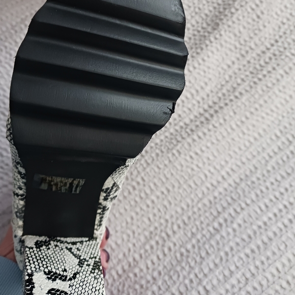 CHASE + CHLOE - Picture 3 of 4